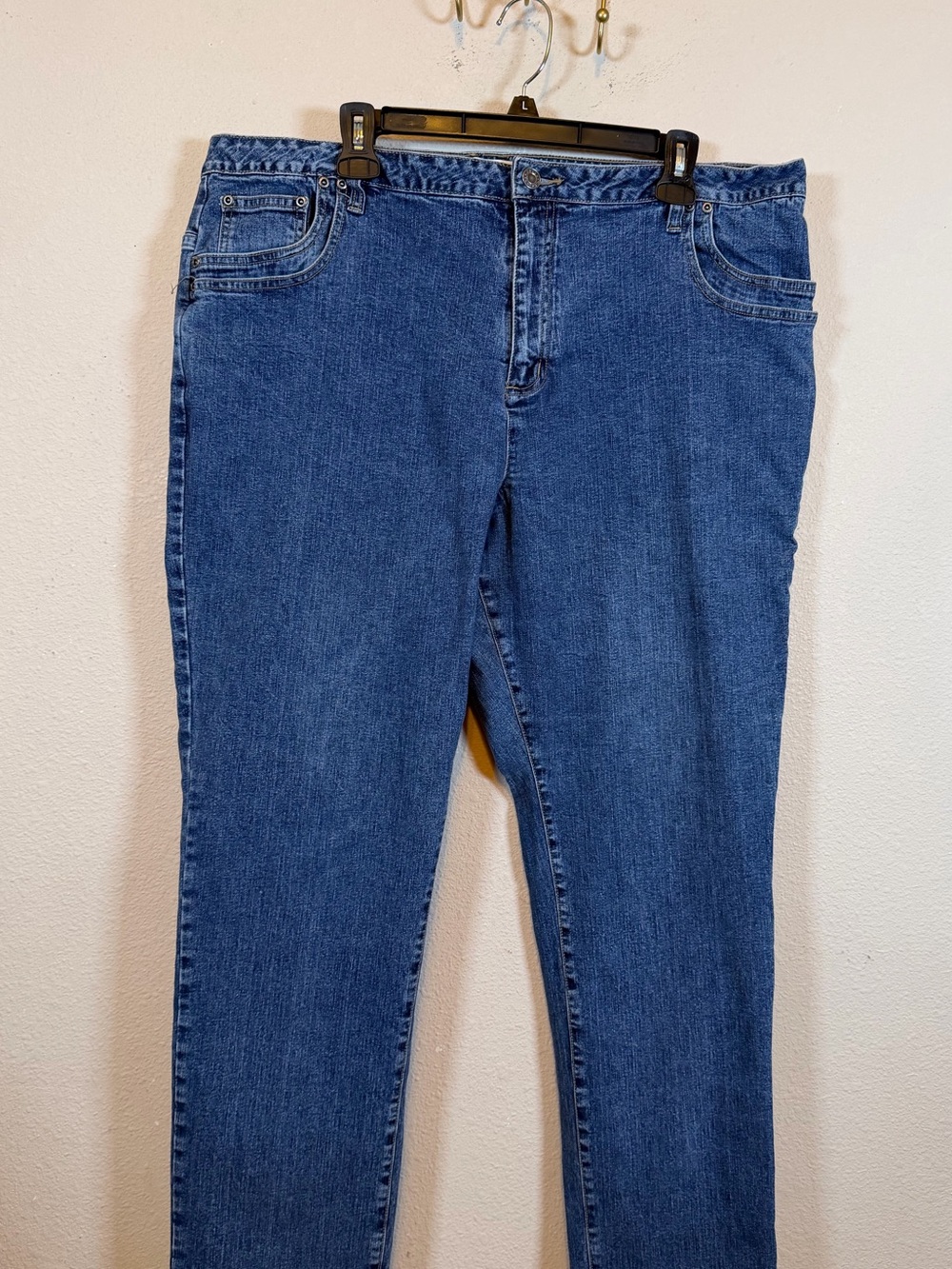 Christopher & Banks Women's Jeans in Blue Wash Straight Leg Classic 5 Pocket